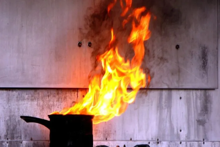 Bucătar clujean la un pas de moarte. A adormit cu cratița pe foc