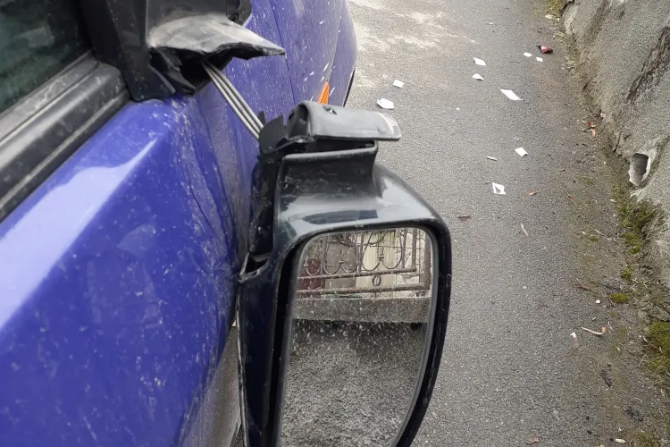 Mașini vandalizate în Gruia, după meciul CFR Cluj - Sevilia - FOTO