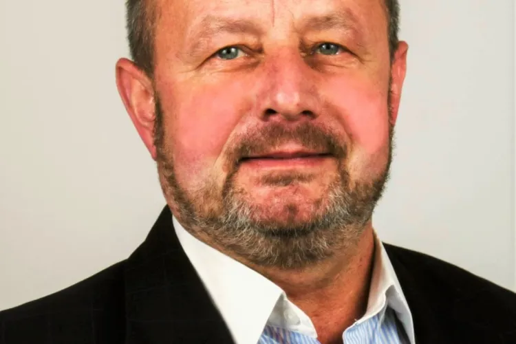 Vasile Revnic, candidat PRO România la Primăria Dej: Drumurile sunt ca și încălțămintea! N-ai papuci buni, nici nu umbli și nici nu arăți bine!