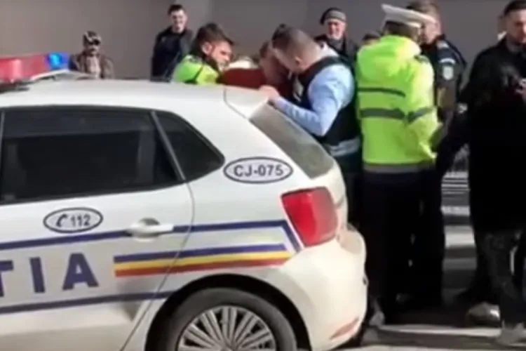 Gaborii și pirandele s-au bătut la Huedin, în plină stradă - VIDEO