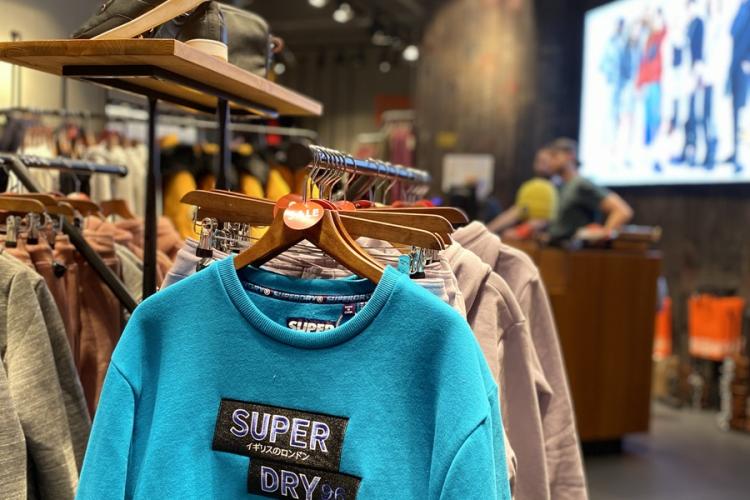 Superdry a deschis primele două magazine din afara capitalei în rețeaua Iulius, la Cluj-Napoca și Timișoara