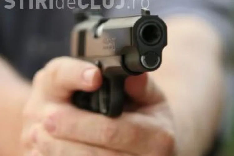 Focuri de arma la Turda! Politistii au tras dupa hotii care furau dintr-o societate comerciala