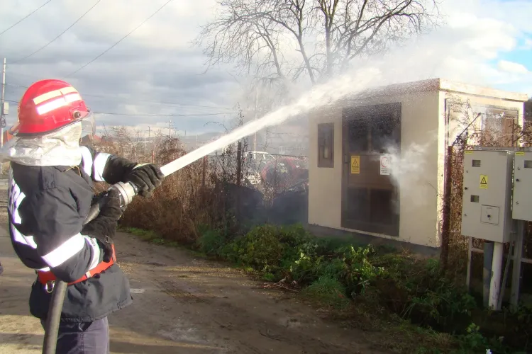 Floresti: Incendiu la o hala unde se produc termopane! - VIDEO