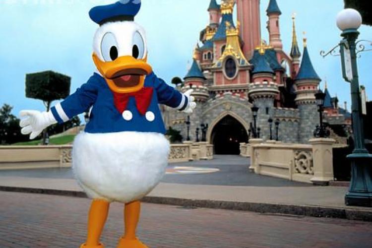 Donald Duck, cercetat pentru ca a pipait o femeie la Disney Land