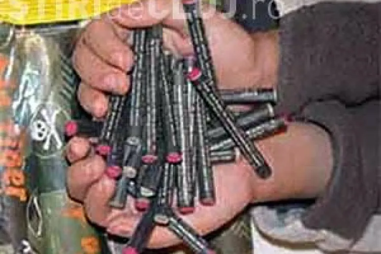 Petarde si pocnitori vandute pe banda rulanta in Piata Mihai Viteazu