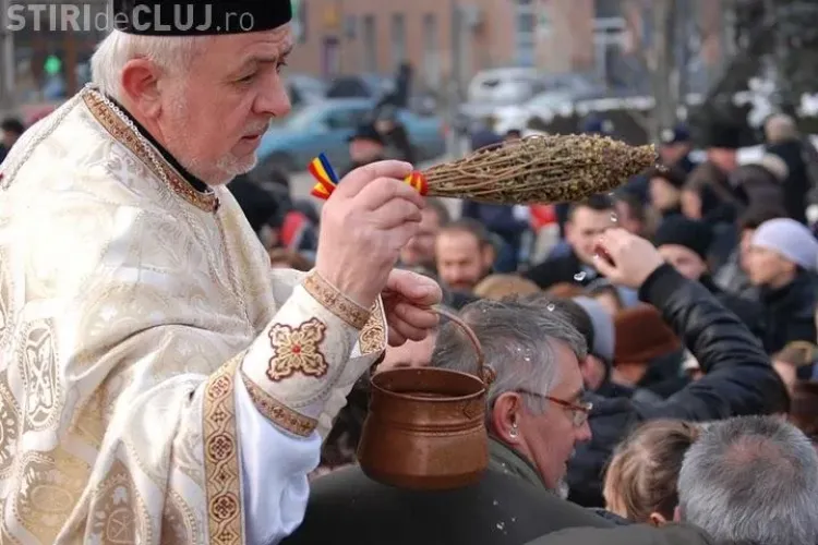 Zeci de clujeni au asistat la slujba de Boboteaza de la Catedrala Mitropolitana din Cluj - VEZI Galerie FOTO