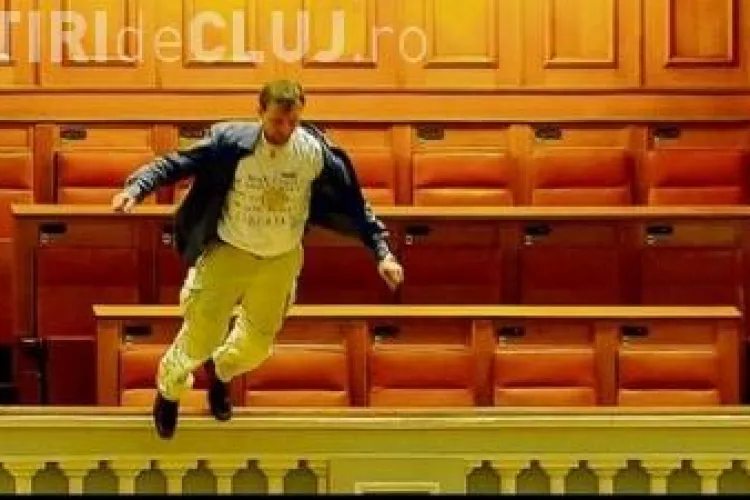 Adrian Sobaru si-a incheiat o asigurare de viata inainte sa se arunce de la balconul Parlamentului
