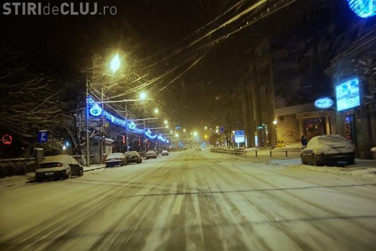 Strazile Clujului sub zapada marti noaptea! Utilajele de deszapezire au facut cu greu fata provocarii - VEZI FOTO