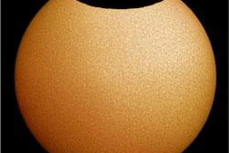 O eclipsa puternica de soare va putea fi vazuta marti din Romania