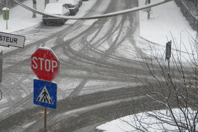 Primaria Cluj Napoca: Firmele Rosal si Brantner Veres deszapezesc inca de duminica, 26 decembrie, ora 21.30! 
