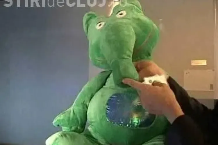 Robotul Probo a fost prezentat copiiilor cu autism din Cluj Napoca! Ii va ajuta sa isi amelioreze boala - VIDEO