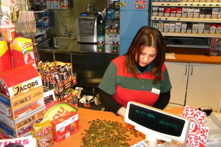 Soferi amendati pentru ca au platit benzina cu maruntis!