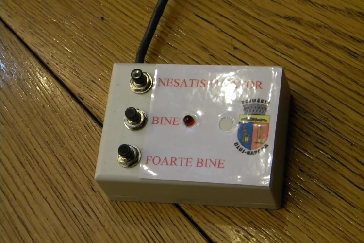 Daca va enerveaza functionarii cand platiti taxele si impozitele locale ii puteti nota! - VEZI VIDEO