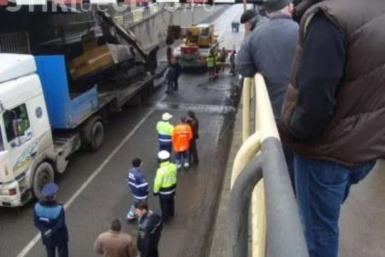 Accidentul de la pasajul din Campia Turzii s-ar fi produs din vina soferului si a mecanicului din excavator - VEZI VIDEO si explicatiile