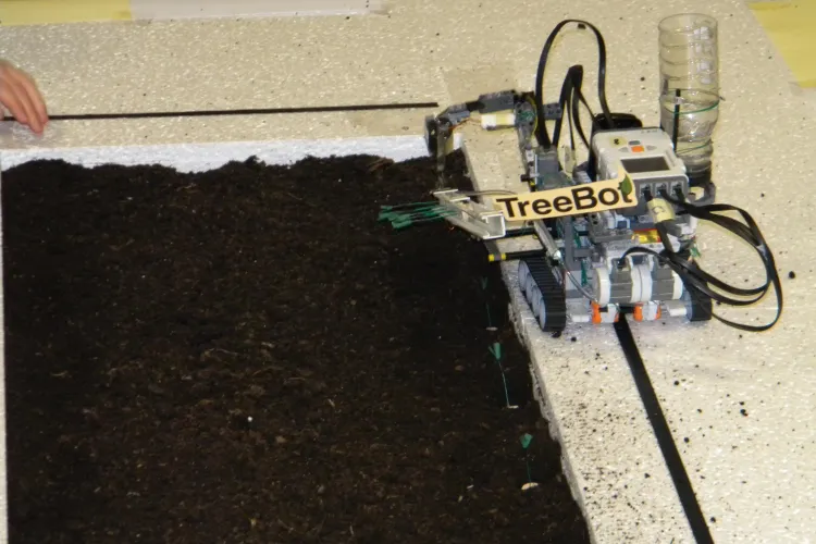 Robotii creati de studentii de la UBB Cluj, prezentati intr-o expozitie oficiala - VIDEO si Galerie FOTO