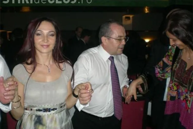 Boc si Basescu s-au distrat de Revelion! Au dansat alaturi de Nico, care a intretinut petrecerea - Vezi FOTO