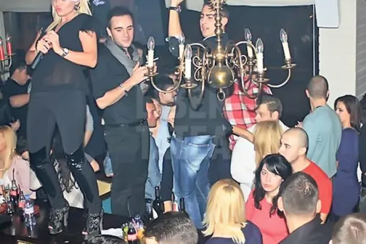 Delia Matache danseaza pe masa in clubul iubitului ei! - FOTO