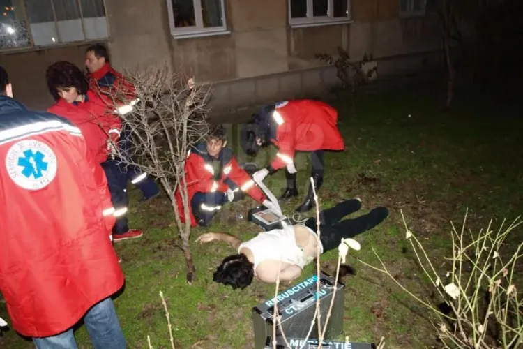 Caz socant la Constanta: Un italian s-a aruncat de la etajul 9 cu copilul in brate, dupa ce si-a injunghiat sotia