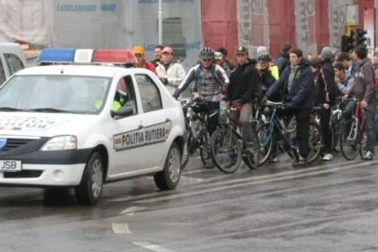 Biciclistii din Cluj au colindat de Craciun printr-un mars