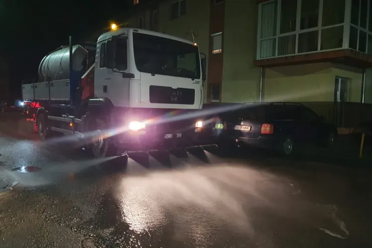 Străzile și trotuarele din Florești, dezinfectate cu o substanță pe bază de clor