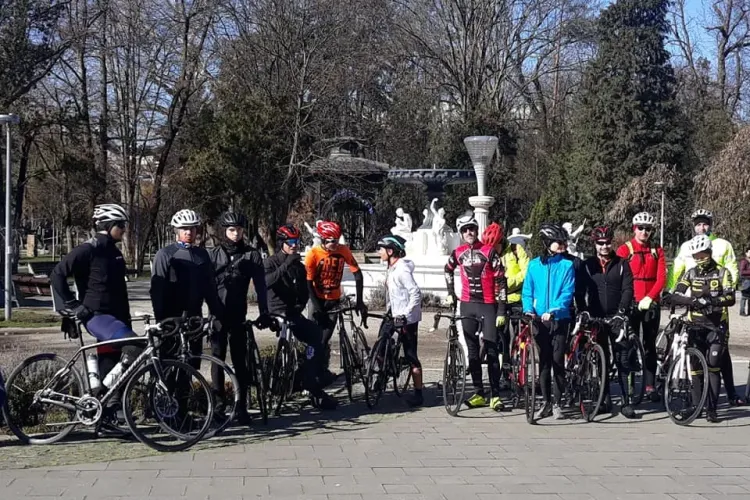 Omagiu la un an de la moartea jurnalistului clujean Dan Porcuțan. Zeci de cicliști pornesc într-o cursă de 100 de kilometri