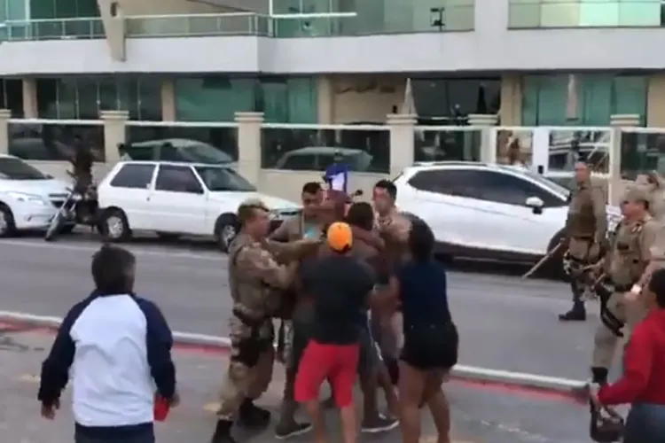 Coronavirus în SUA: A intrat armata americană pe plaja din Miami pentru a evacua populația - VIDEO