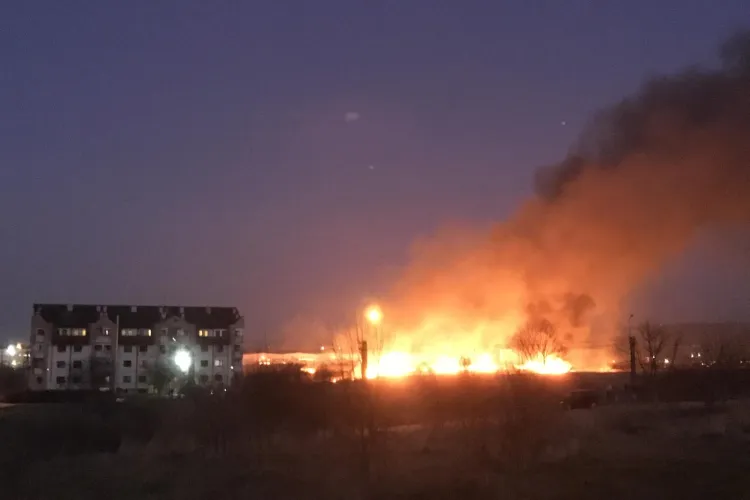 Imagini impresionante cu incendiul de la Băile Someșeni - VIDEO