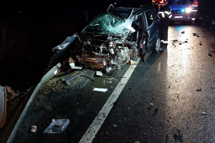 Accident grav la Huedin. A intrat frontal într-un TIR - FOTO