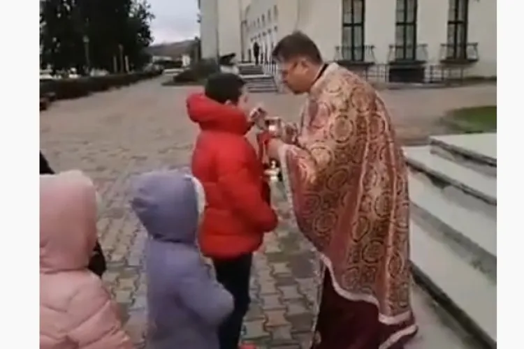 La Câmpia Turzii și copiii au fost împărtășiți cu aceeași lingură - VIDEO