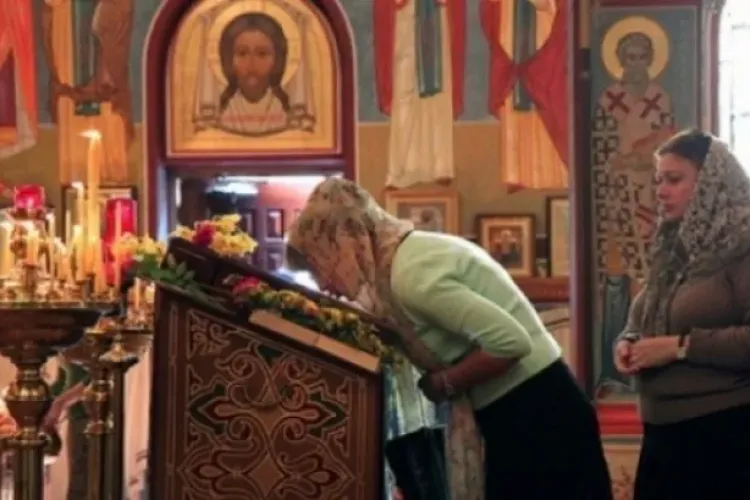 Patriarhia refuză să închidă bisericile