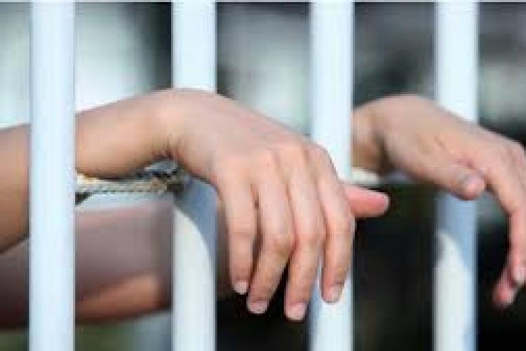 Femeie condamnată la închisoare prinsă de polițiști la Cluj. A fost încarcerată la Gherla