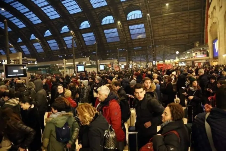 Imagini cu italienii din Milano care fug în SUD sau alte țări, cu trenul, înainte de închiderea orașului - VIDEO