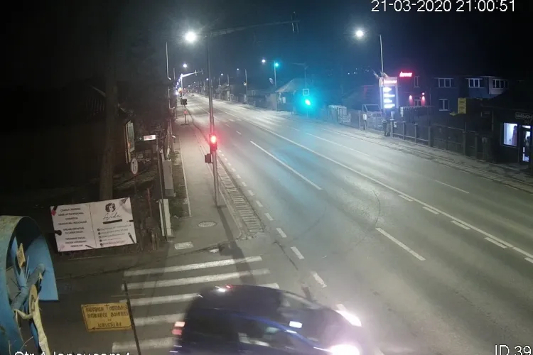 CLUJ: Apel pentru a depista o șoferiță care a lovit o tânără pe trecerea de pietoni, apoi s-a făcut nevăzută VIDEO