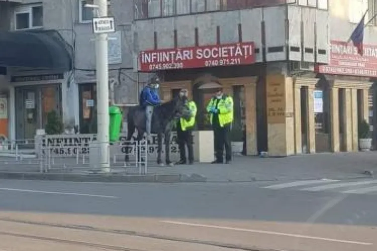 Povestea emoționantă a tânărului ieșean care a mers pe cal până la maternitate pentru a-și vedea soția VIDEO