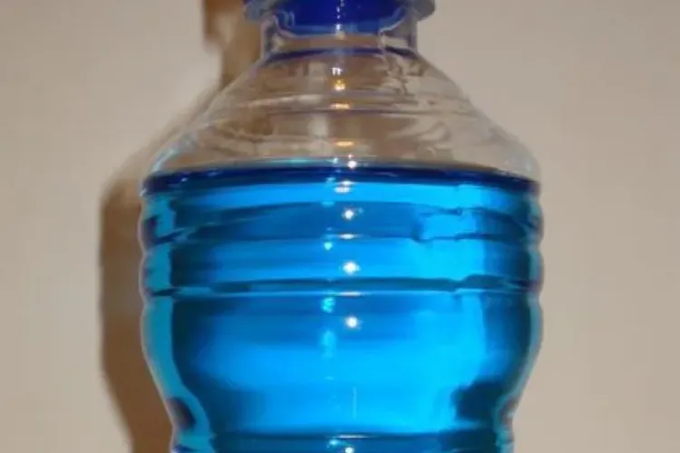 Spirt FALS, făcut din lichid de parbriz, confiscat de polițiști VIDEO