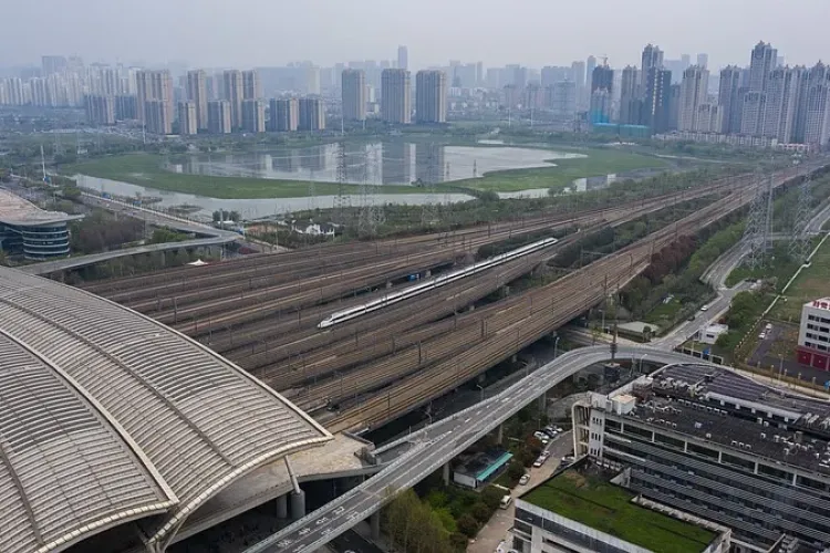 China redeschide parțial orașul Wuhan, locul din care a pornit pandemia de coronavirus