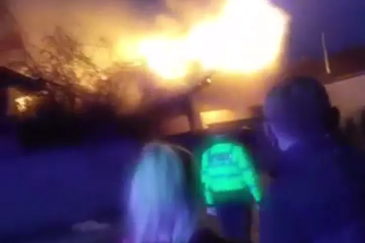 Incendiu grav în Luna de Sus. O casă a ars ca o torță - VIDEO