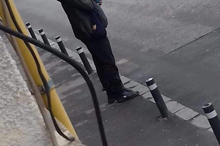 Bărbat suspect fotografiat în Florești. Urmărea copiii - FOTO