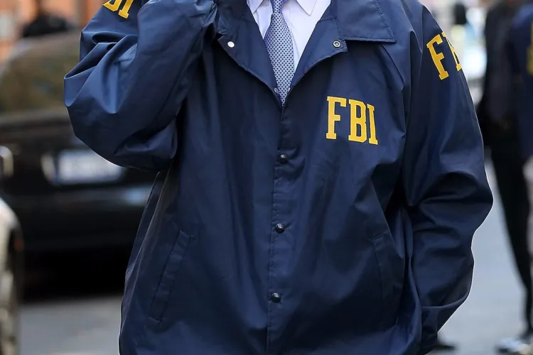 E noaptea minții! FBI avertizează că sunt grupuri extremiste care vor să îmbolnăvească cu coronavirus evreii și persoanele de culoare