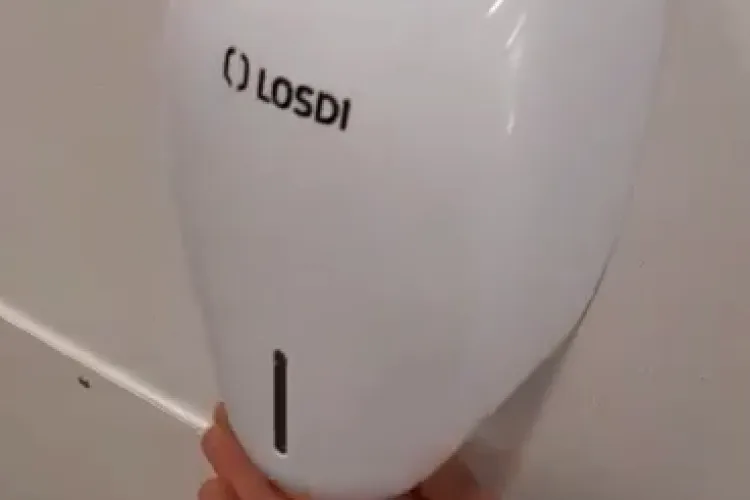 Dozatoarele cu dezinfectant dintr-un mall clujean sunt goale - VIDEO