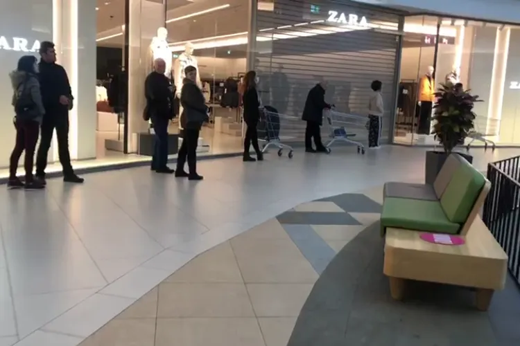 Aglomerație la VIVO, la supermarket, deși va fi deschis zilnic - VIDEO