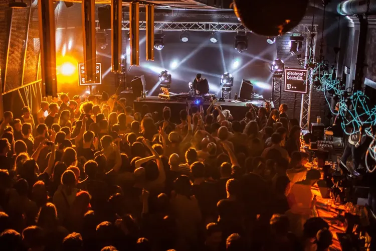 ALERTĂ! Se suspendă evenimentele cu peste 100 de persoane