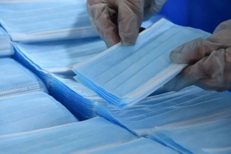 17.000 de maști oprite pe Aeroportul Cluj. Urmau să ajungă în Italia, deși e interzis prin lege