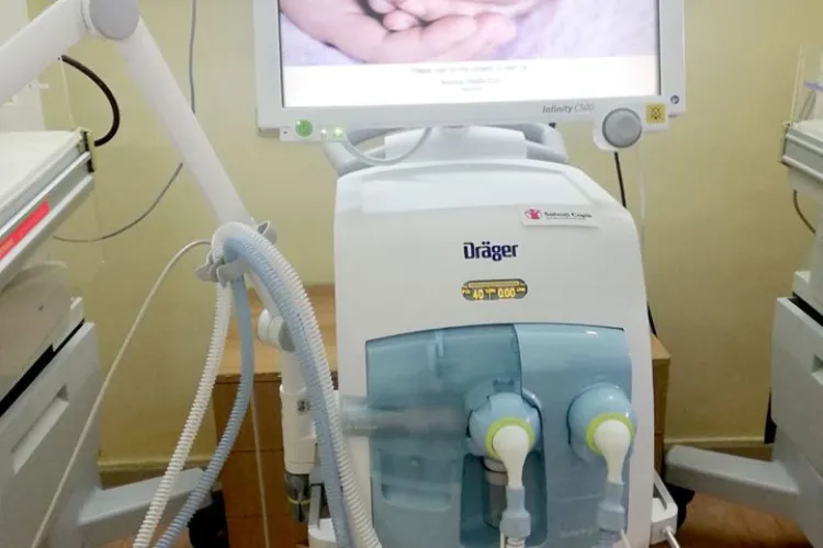 Salvați Copiii strânge bani pentru a dota spitalele. Au nevoie de la materiale sanitare la aparate pentru salvat vieți