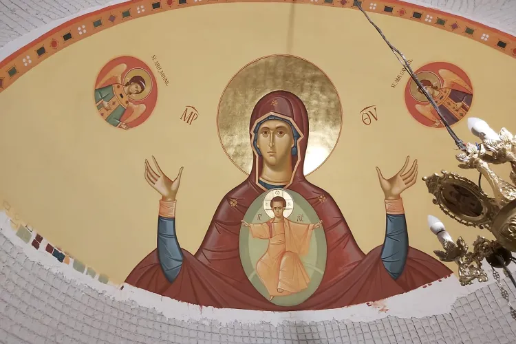 Parohia Ortodoxă Intrarea Domnului în Ierusalim Florești distribuie Paștile vineri și sâmbătă