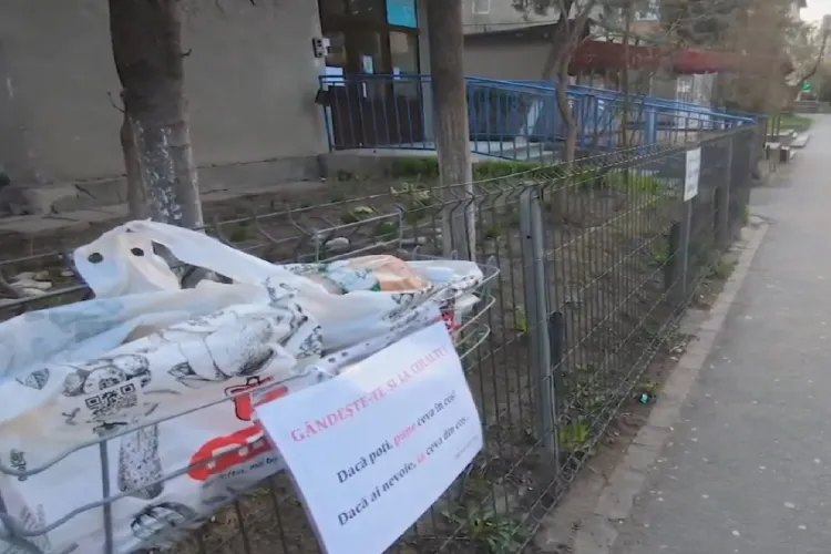Clujean de ZECE a făcut un coș metalic, unde pune alimente pentru cei care nu au. Surpriză, nimeni nu a vandalizat sau furat nimic - VIDEO