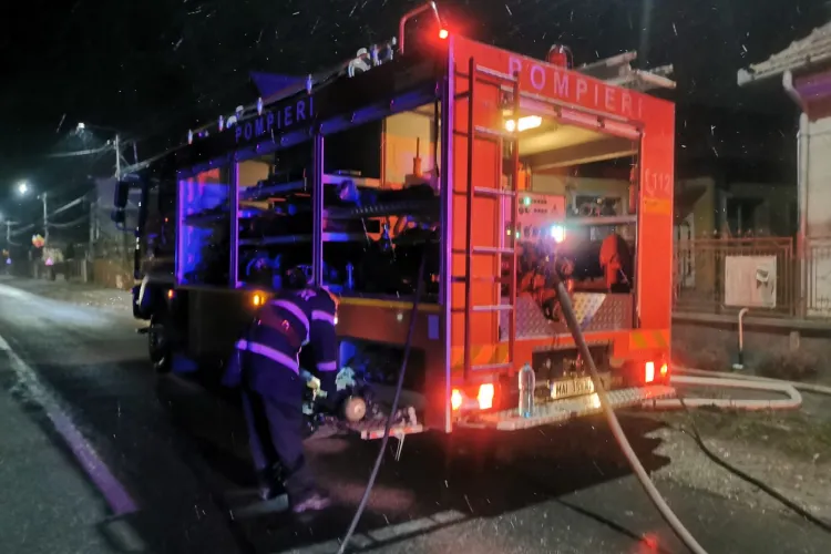 Cluj: Incendiu la o locuință din Aghireșu. O familie a fost la un pas de tragedie