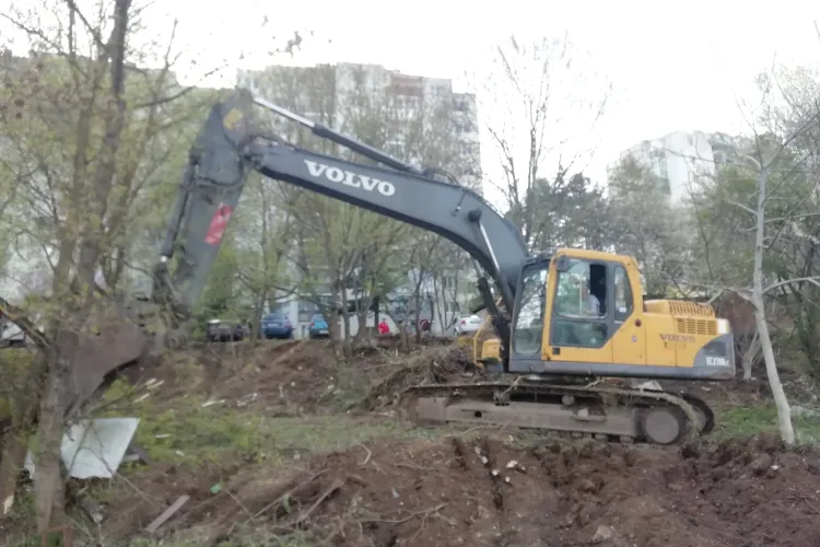 Grădinile din zona ”La terenuri”, din Mănăștur, ”măcelărite” pentru a ridica blocuri - FOTO / Boc: Nu este nimic aprobat