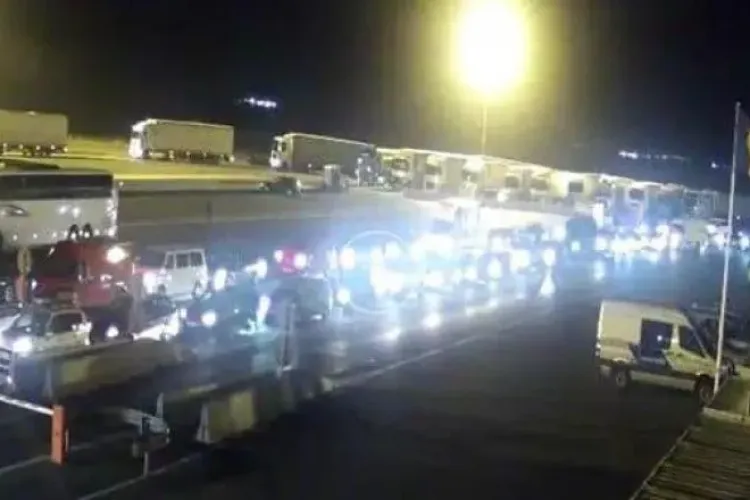 Sute de români care vin acasă au tranzitat județul Cluj azi-noapte, sub escorta politiei 