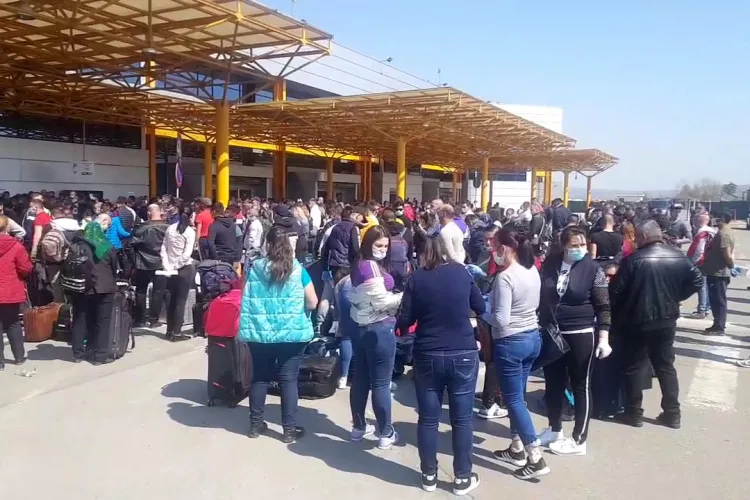 Dosar penal, după ce mii de persoane s-au îmbulzit la Aeroportul Cluj pentru a pleca la muncă în străinătate
